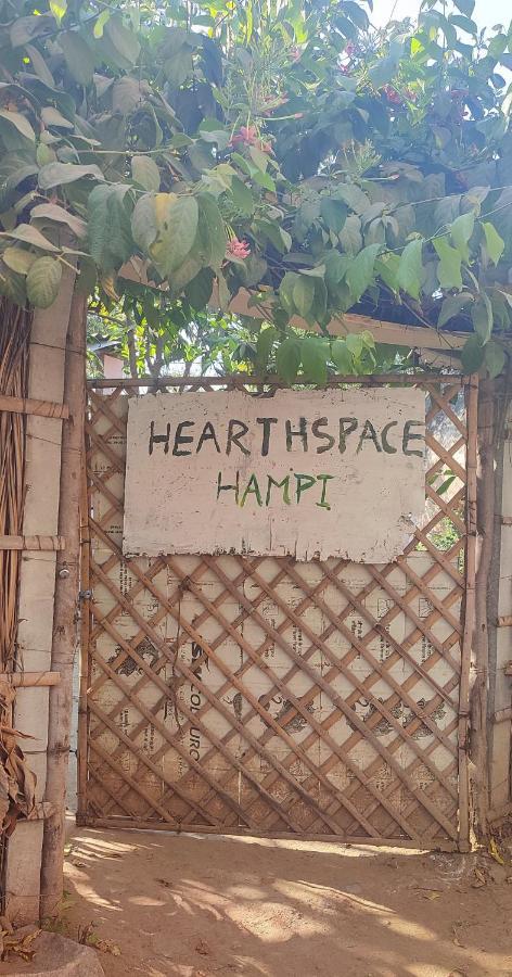 Hearthspace Hampi - Small Home, A Low-Impact Backpackers Hostel Esterno foto